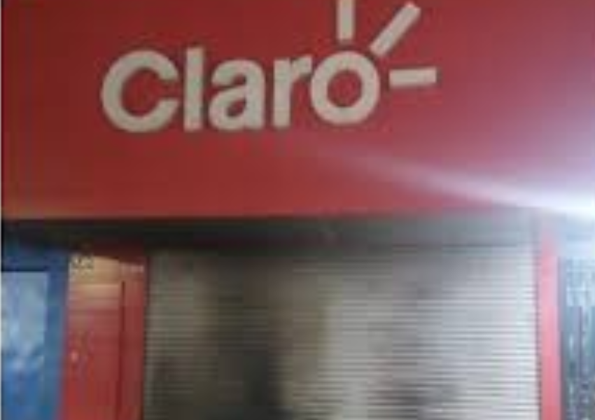Criminosos tentam incendiar loja da Claro na Zona Leste