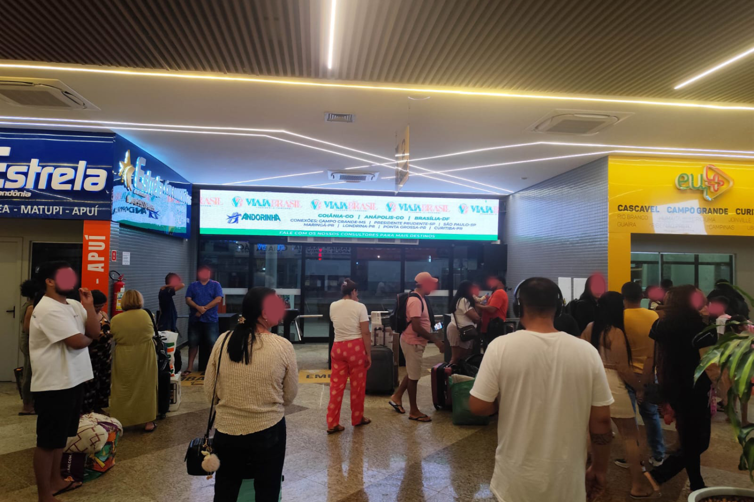 Porto Velho vira rota de passagem para cubanos que fogem da fome e da repressão