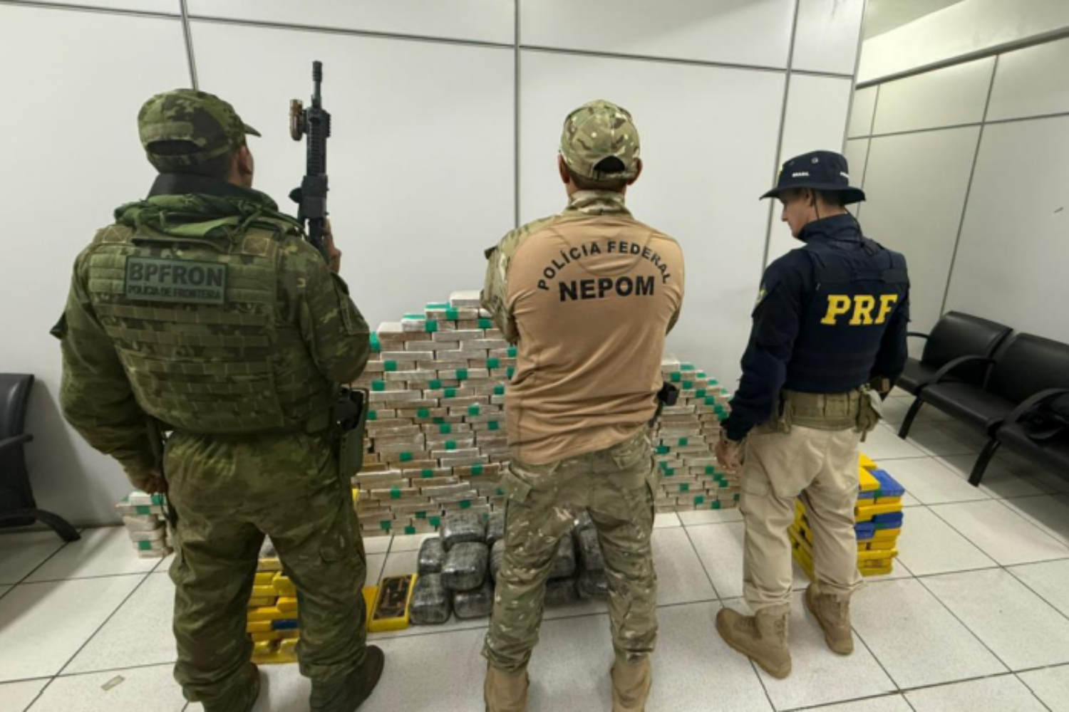 Ação conjunta apreende quase 400 quilos de drogas e arma de fogo em Porto Velho