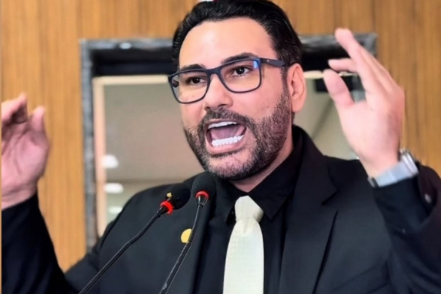 Vereador Marcos Combate é acusado de agredir jornalista dentro da Câmara Municipal de Porto Velho